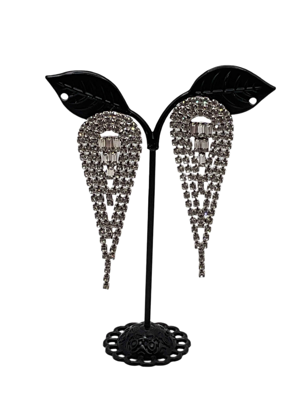 Shiny tear drop earrings