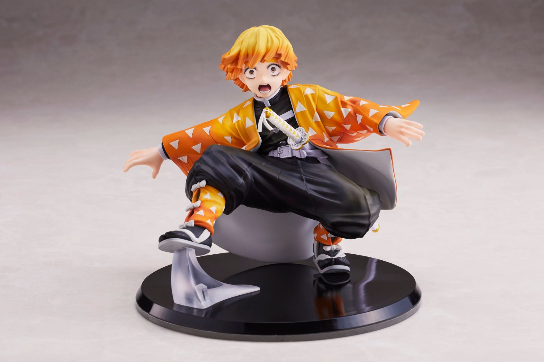 Demon Slayer Kimetsu no Yaiba: Zenitsu Agatsuma 1/8 Scale Figure by Aniplex - Collectors World Toys