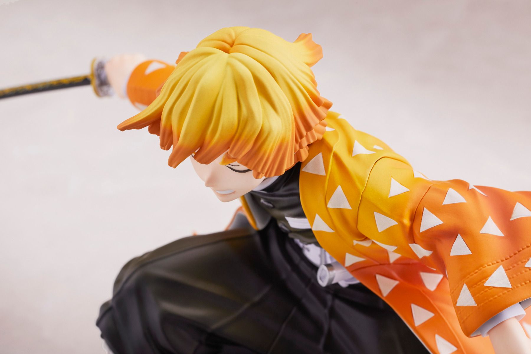 Demon Slayer Kimetsu no Yaiba: Zenitsu Agatsuma 1/8 Scale Figure by Aniplex - Collectors World Toys