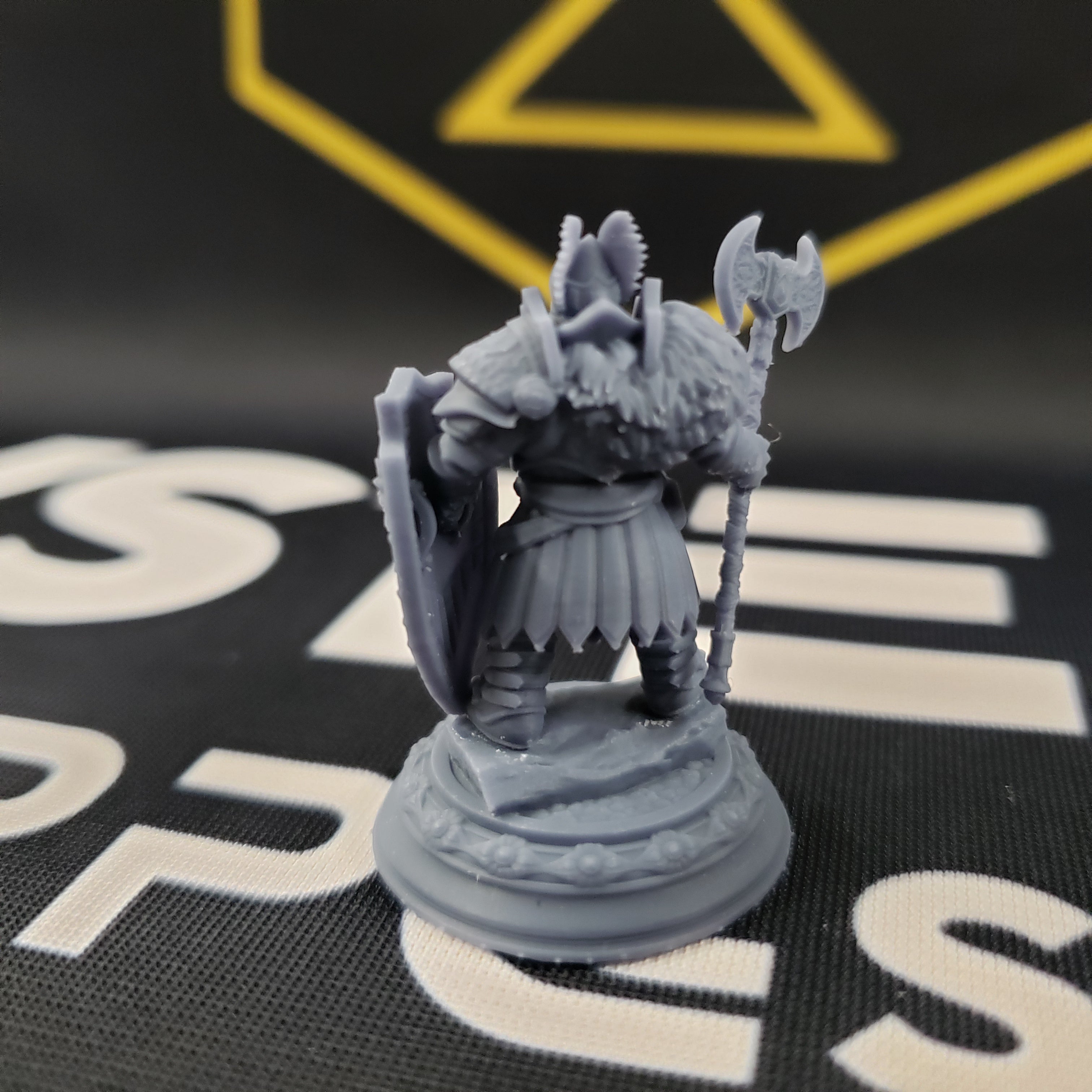 Tors of Delvdor, Dwarven Cleric of Life & Glory (Male Dwarf Cleric) -