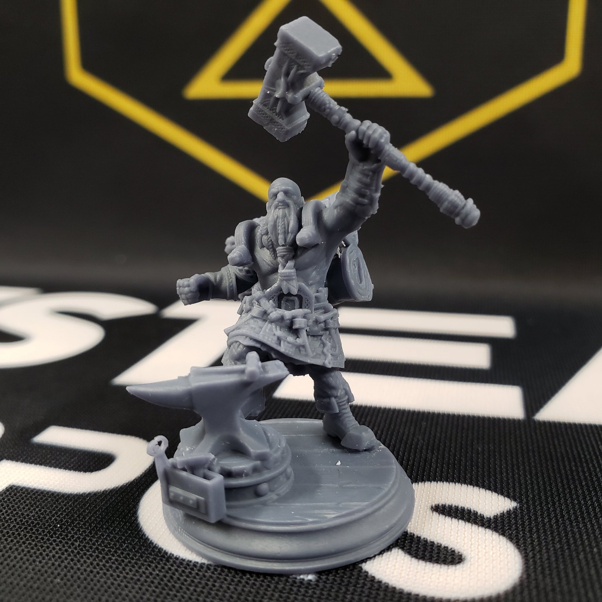 Lochren Ishtrak Hammerfist, Dwarven Blacksmith (Male Dwarf Barbarian)