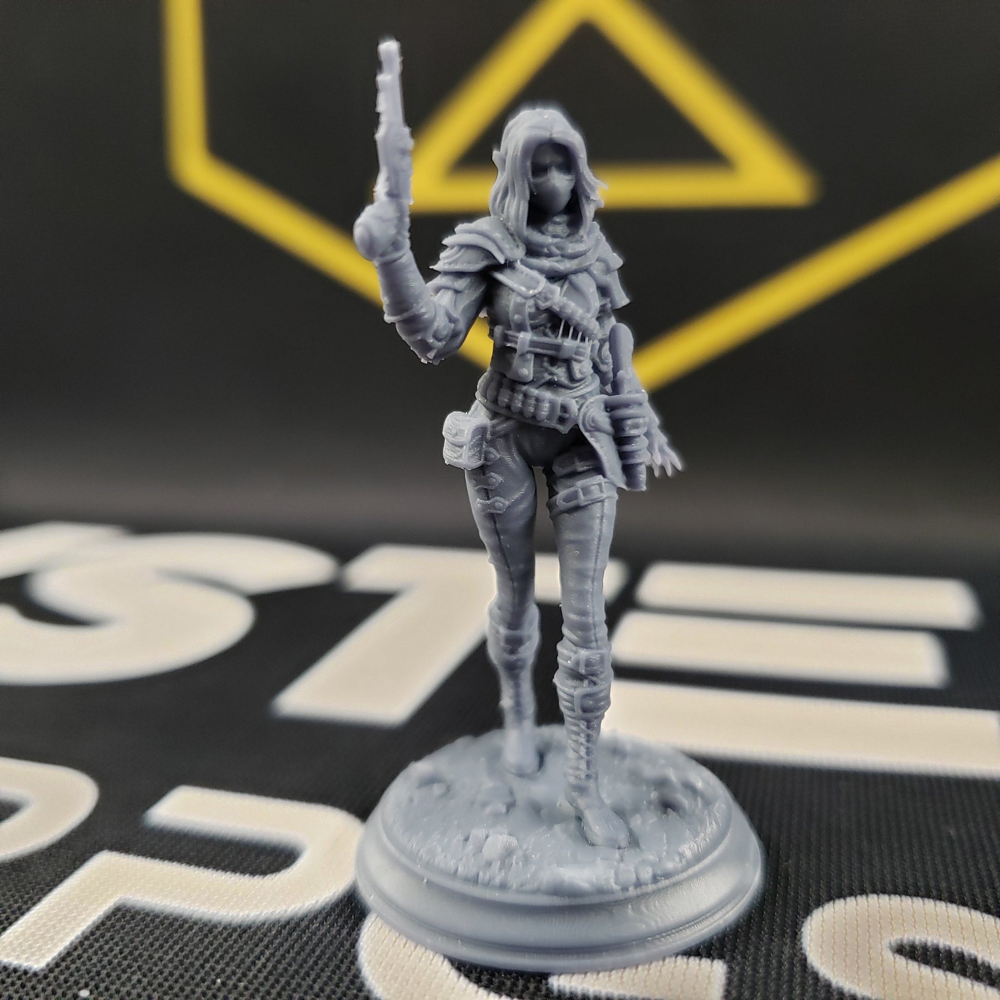 Lendara "Slickshot" Varth (Female Half-Elf Gunslinger)