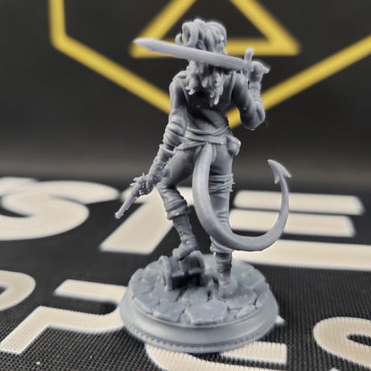 Syntheia the Daring (Female Tiefling Rogue Scoundrel)