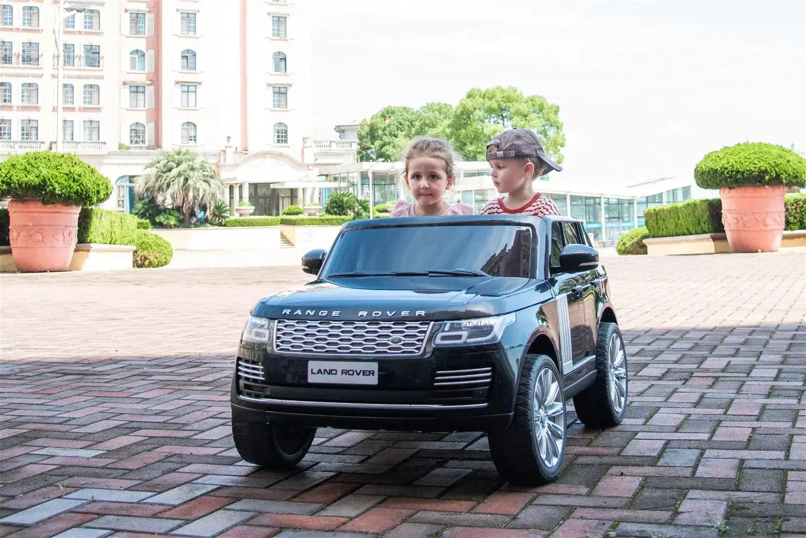 24V Range Rover HSE 2 Seater Ride on - Collectors World Toys