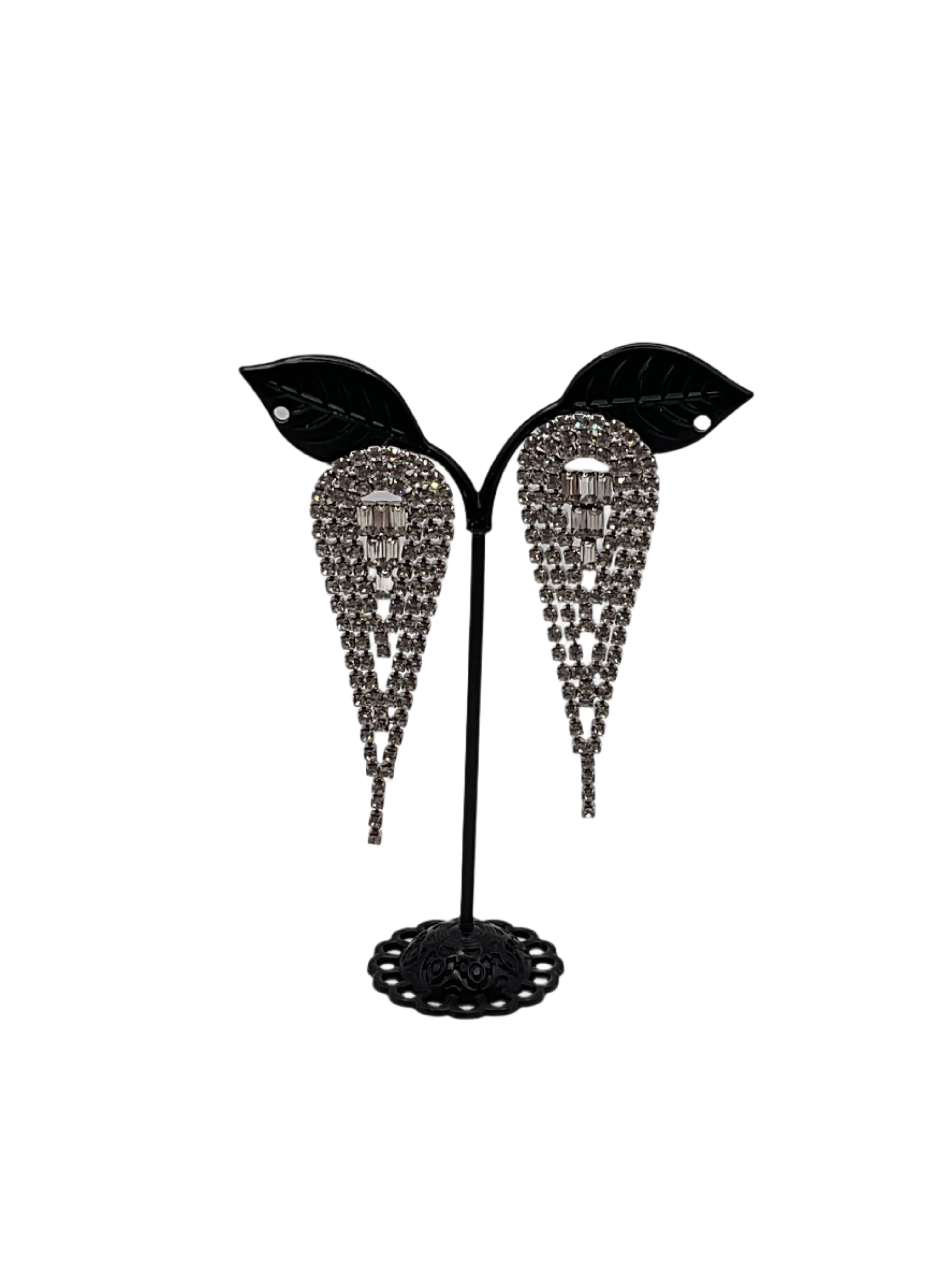 Shiny tear drop earrings