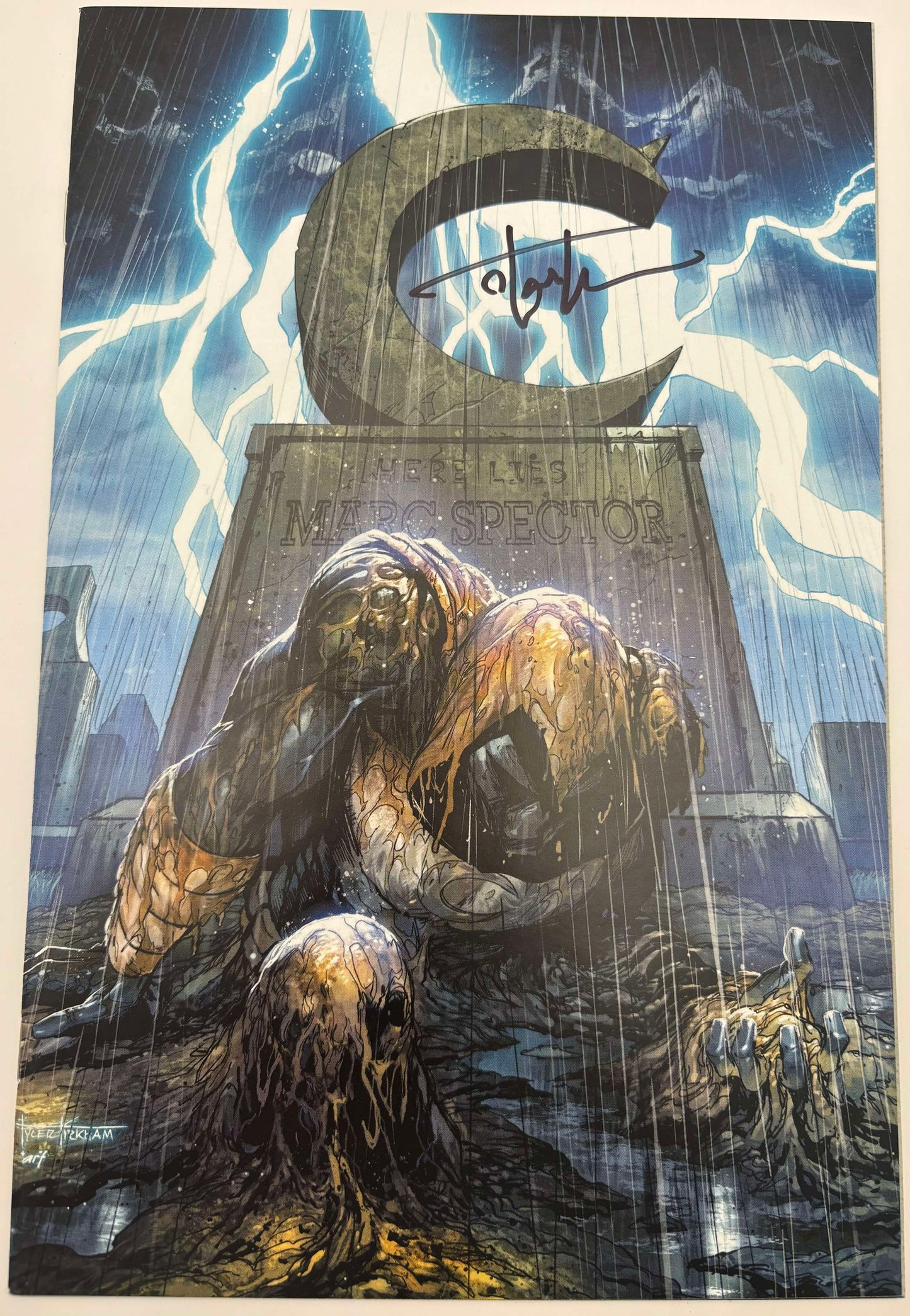 [Signed by Tyler Kirkham] MOON KNIGHT #30 UNKNOWN COMICS TYLER KIRKHAM EXCLUSIVE VIRGIN VAR [IN STOCK] - Collectors World Toys