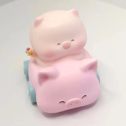 TOURIST PIGGY FIGURINE BLIND BOX (1 Blind Box)