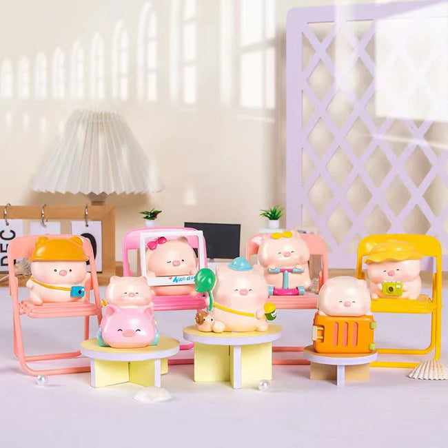 TOURIST PIGGY FIGURINE BLIND BOX (1 Blind Box) - Collectors World Toys Hover Image
