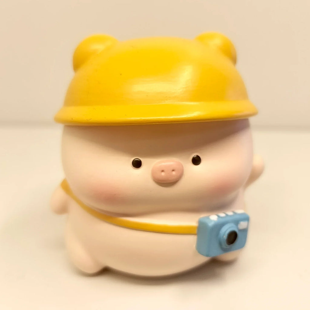 TOURIST PIGGY FIGURINE BLIND BOX (1 Blind Box) - Collectors World Toys