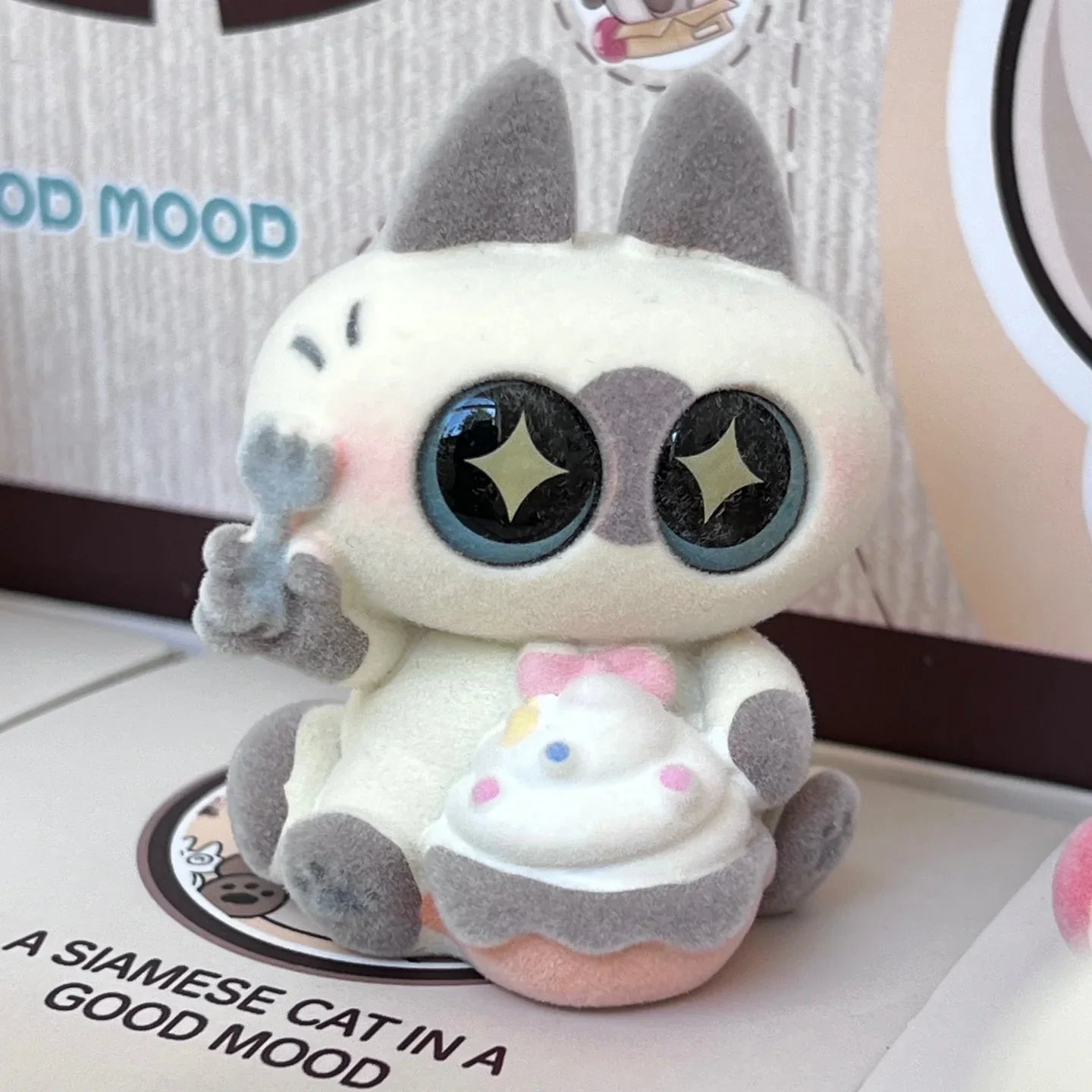BIG EYED CAT FIGURINE BLIND BOX (1 Blind Box)