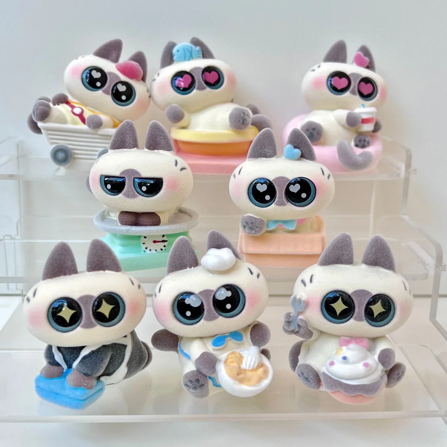 BIG EYED CAT FIGURINE BLIND BOX (1 Blind Box)