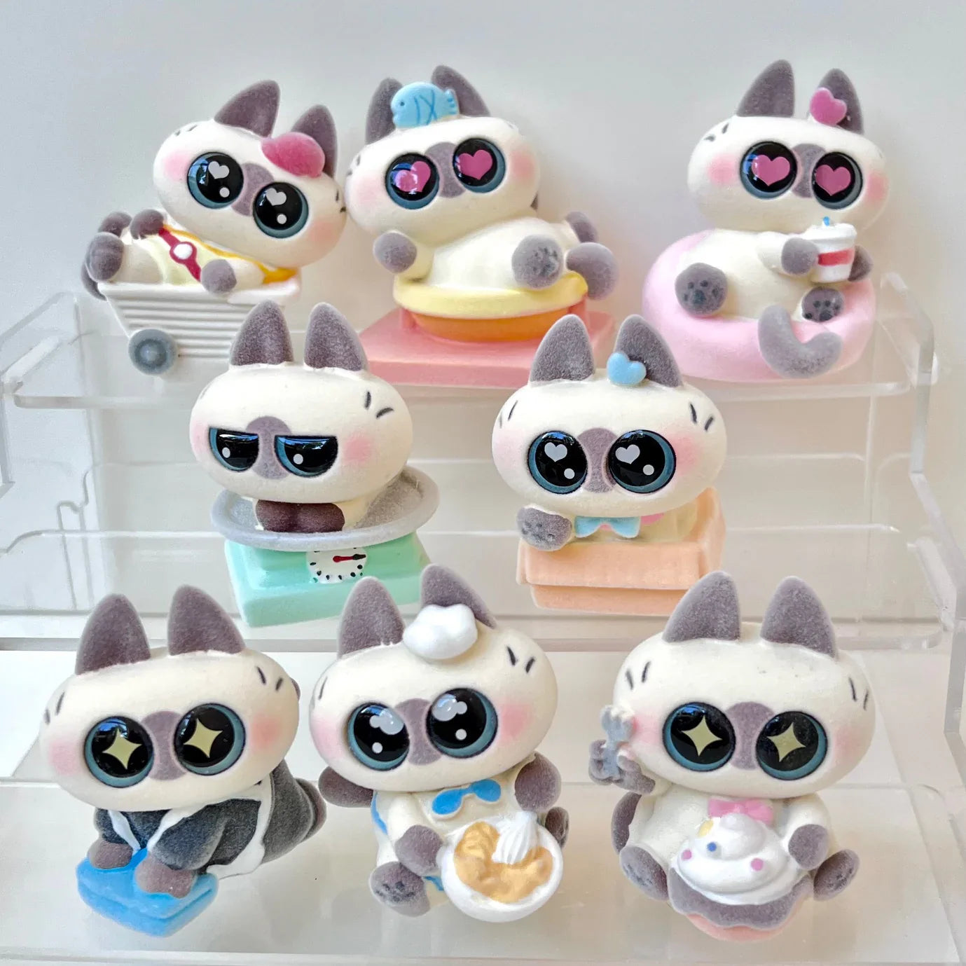 BIG EYED CAT FIGURINE BLIND BOX (1 Blind Box)
