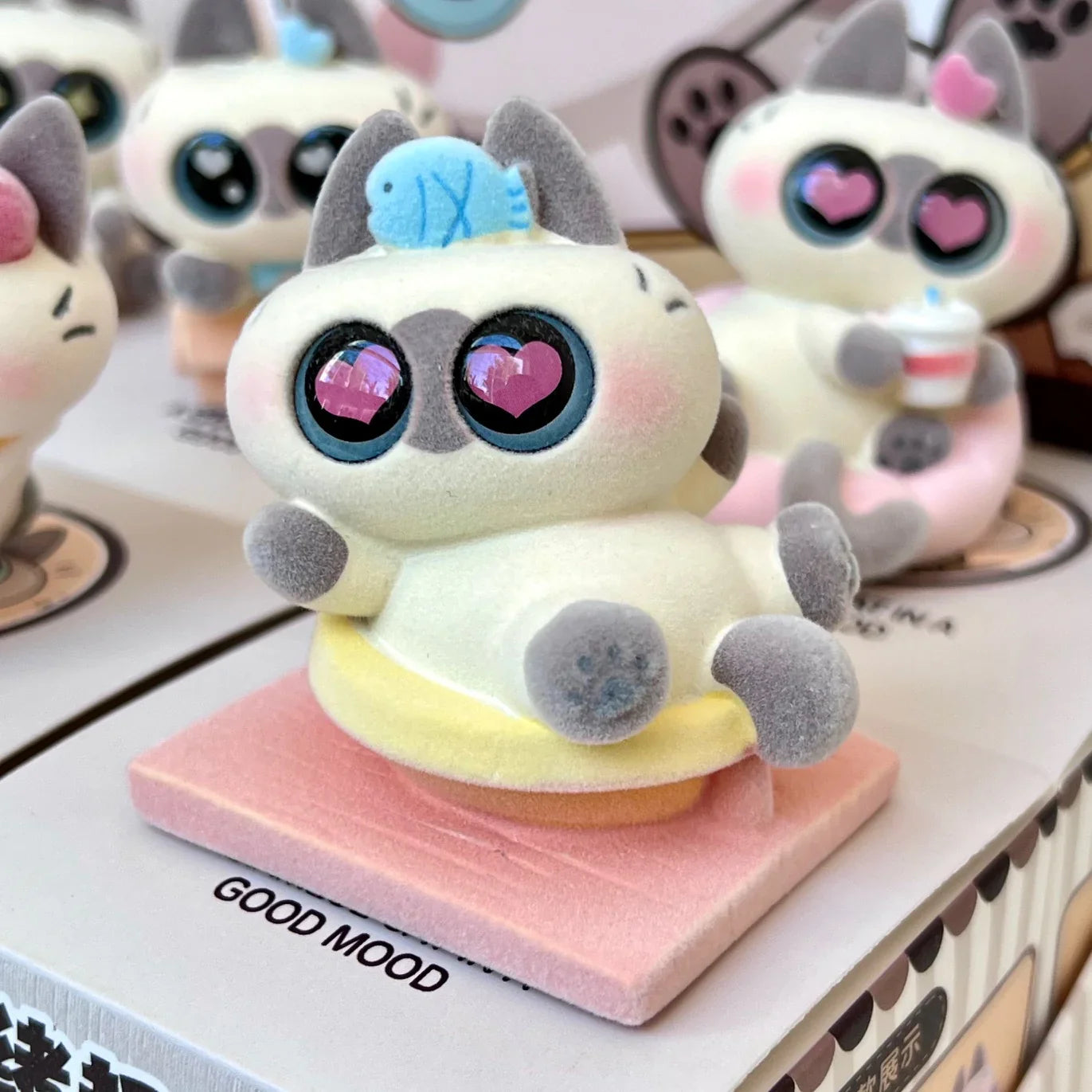 BIG EYED CAT FIGURINE BLIND BOX (1 Blind Box)