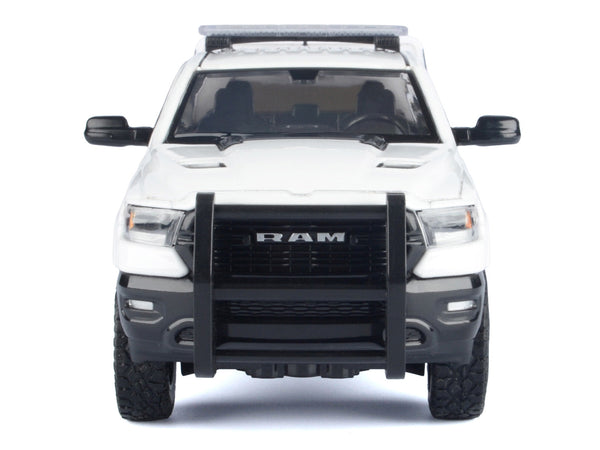 2019 RAM 1500 Laramie Crew Cab Pickup Truck with Truck Bed Camper White "Custom Builder's Kit" Series 1/27 Diecast Model Car by Motormax