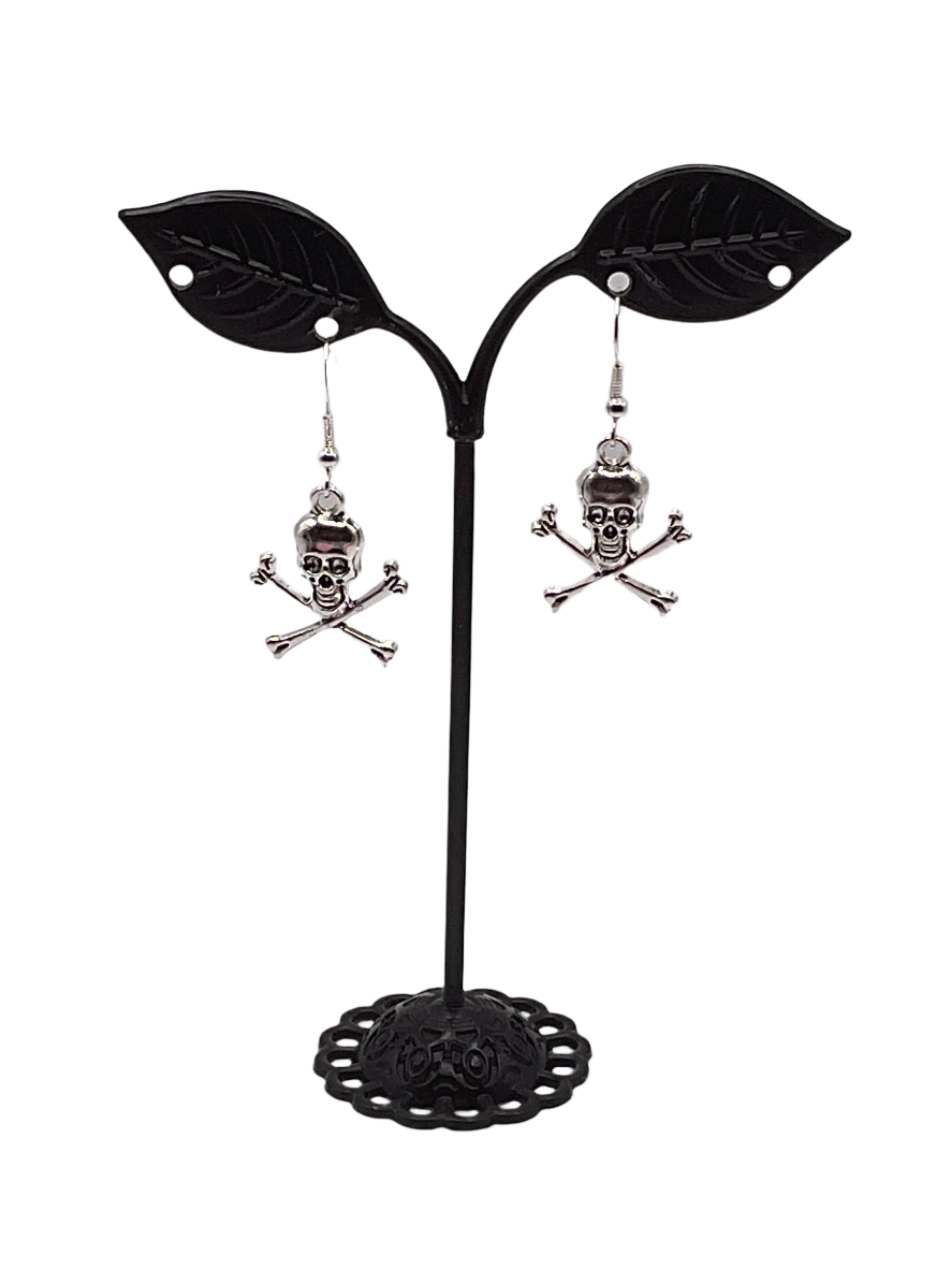 Skull and Cross Bone Earrings Main image