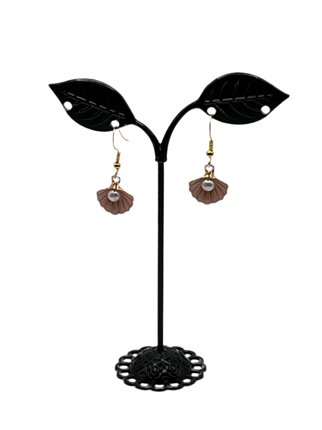 Shell earrings Hover Image