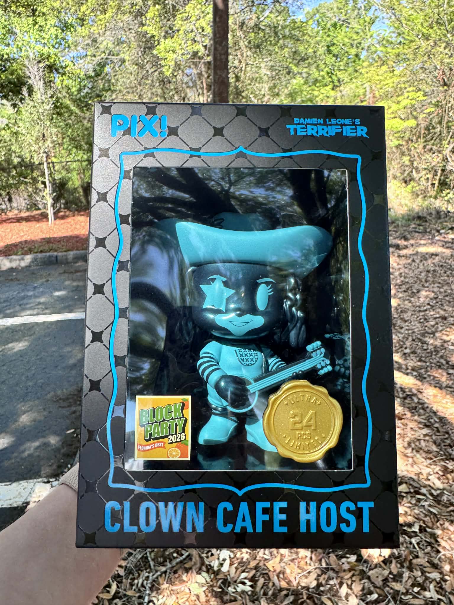 [Thrilljoy] [MEGACON Block Party] Clown Cafe Host ULTRA CHASE LE24 PIX Vinyl Figure with Protector Main image
