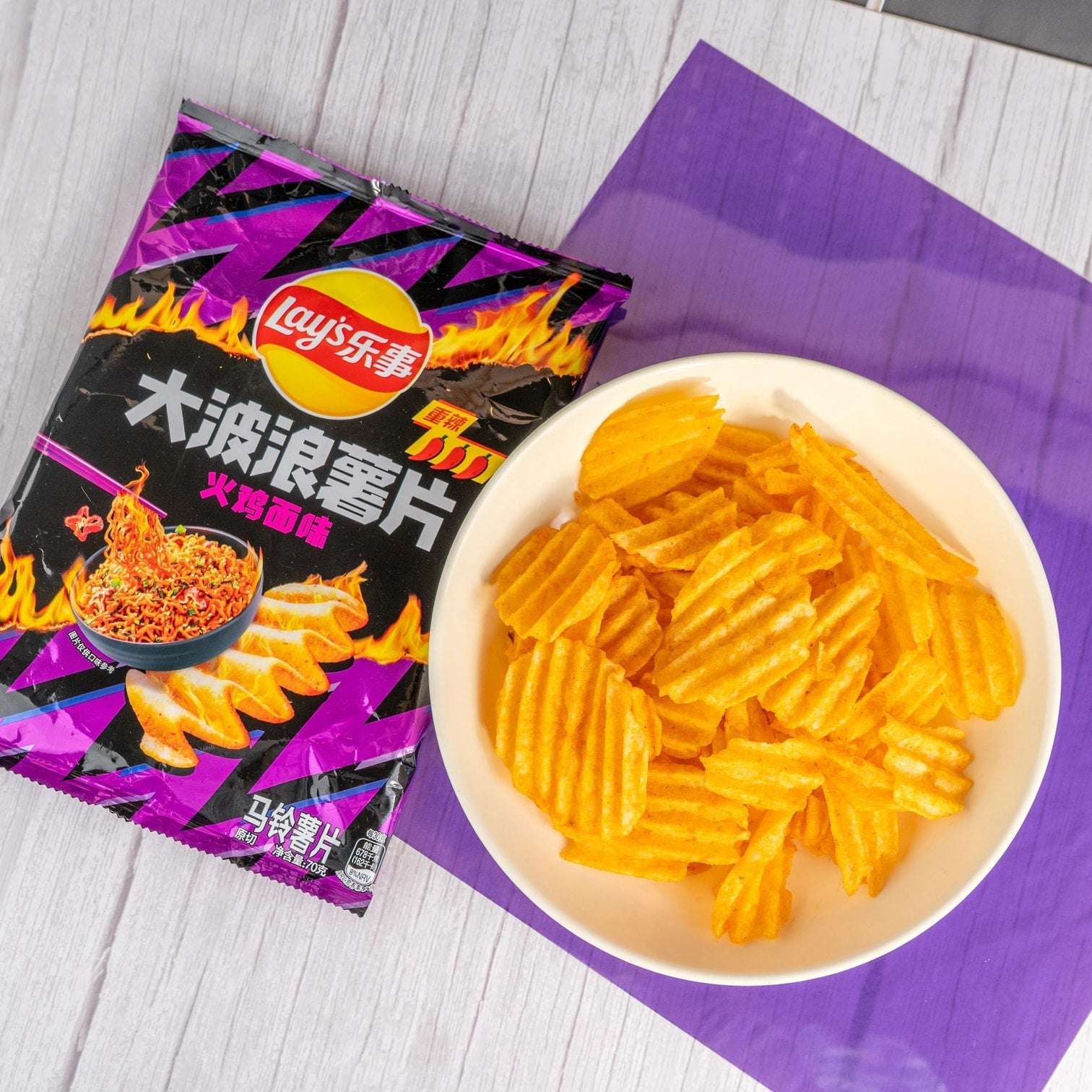 Lay's Wavy Potato Chips, Buldak Spicy Chicken Ramen Flavor, 2.47 oz Main image