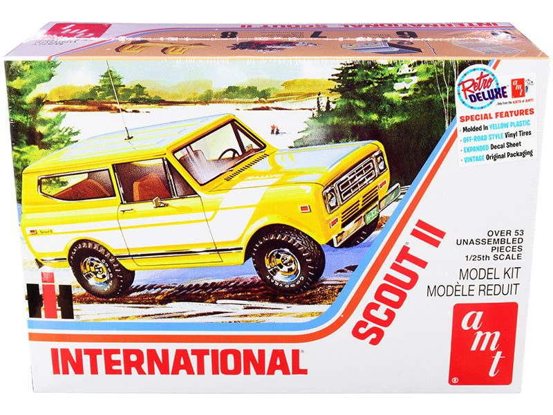 AMT - Skill 2 Model Kit IH International Harvester Scout II 1/25 Scale Model