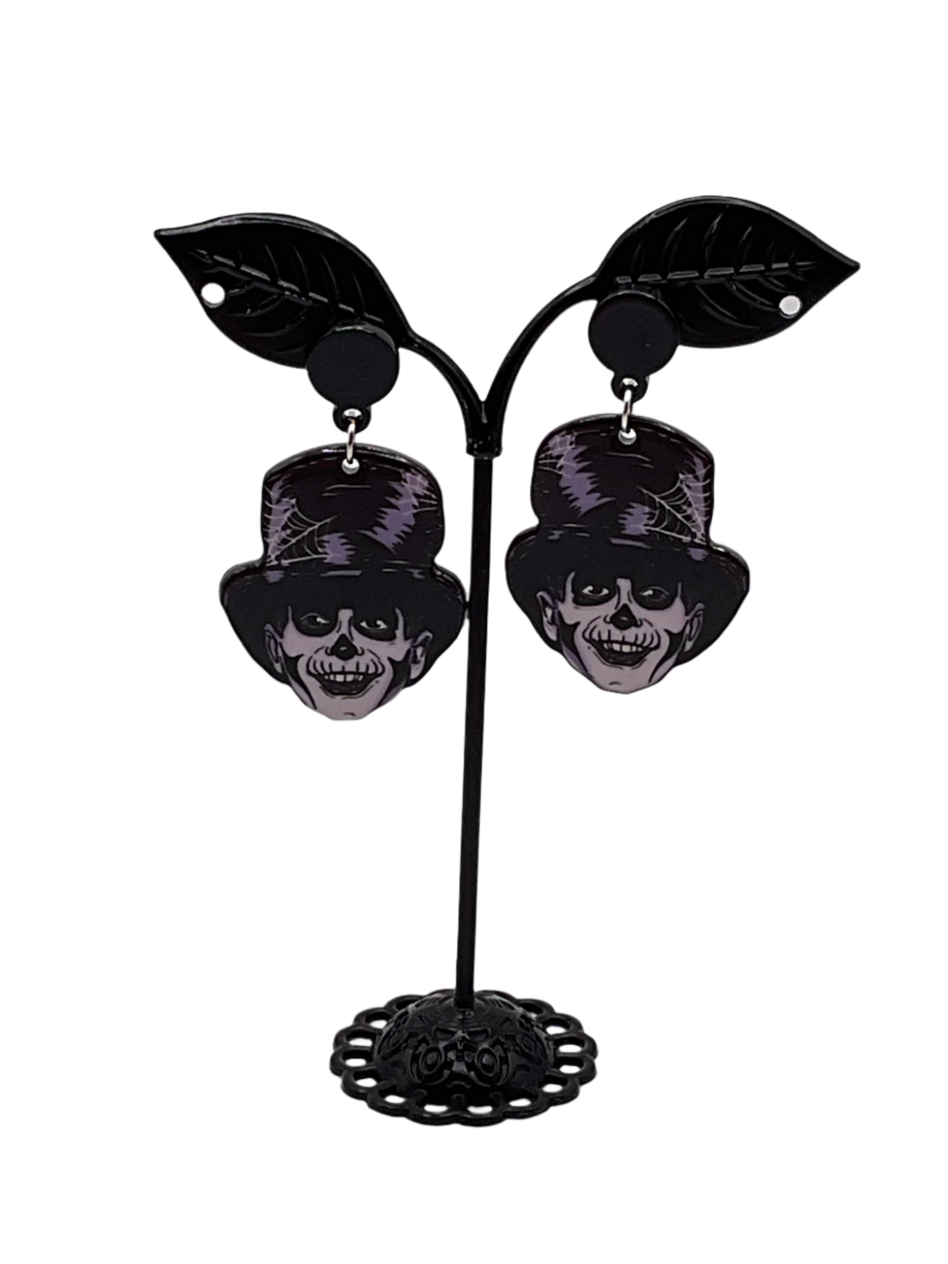 Top hat skull earrings