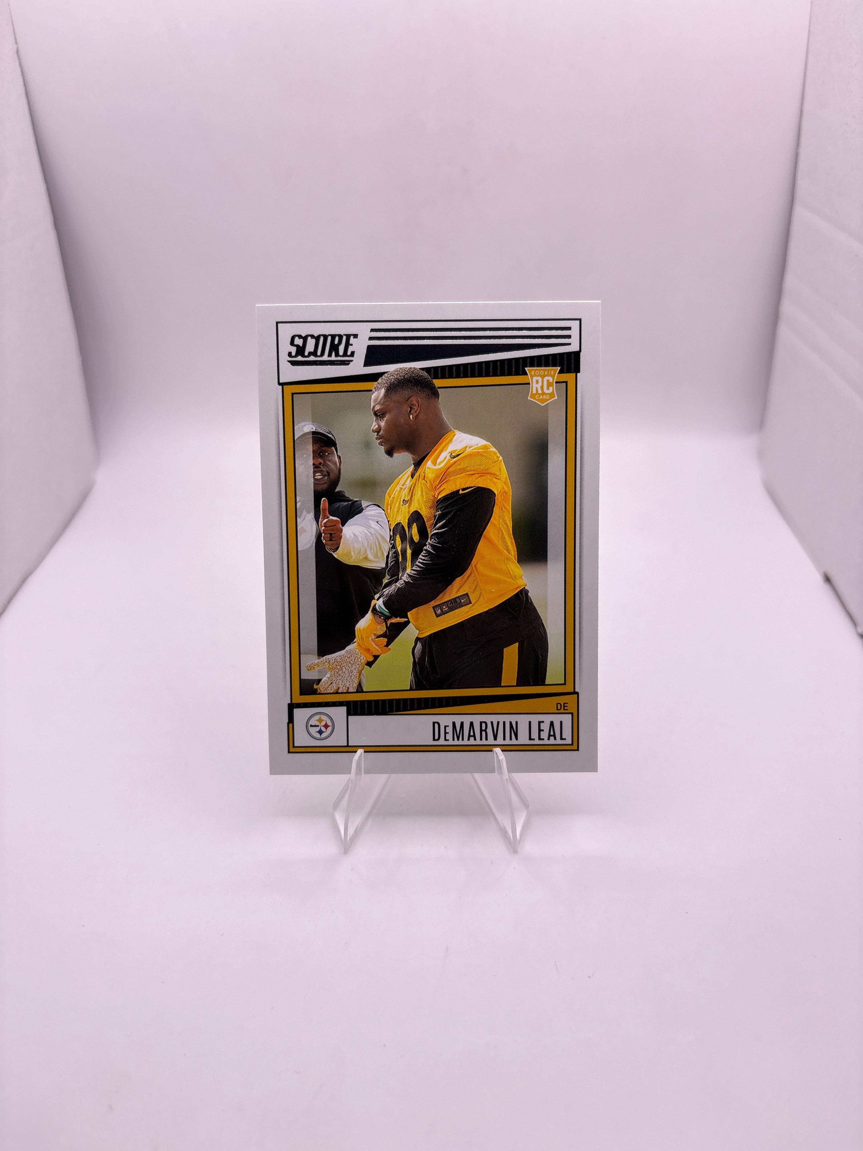 Score DeMarvin Leal Main image