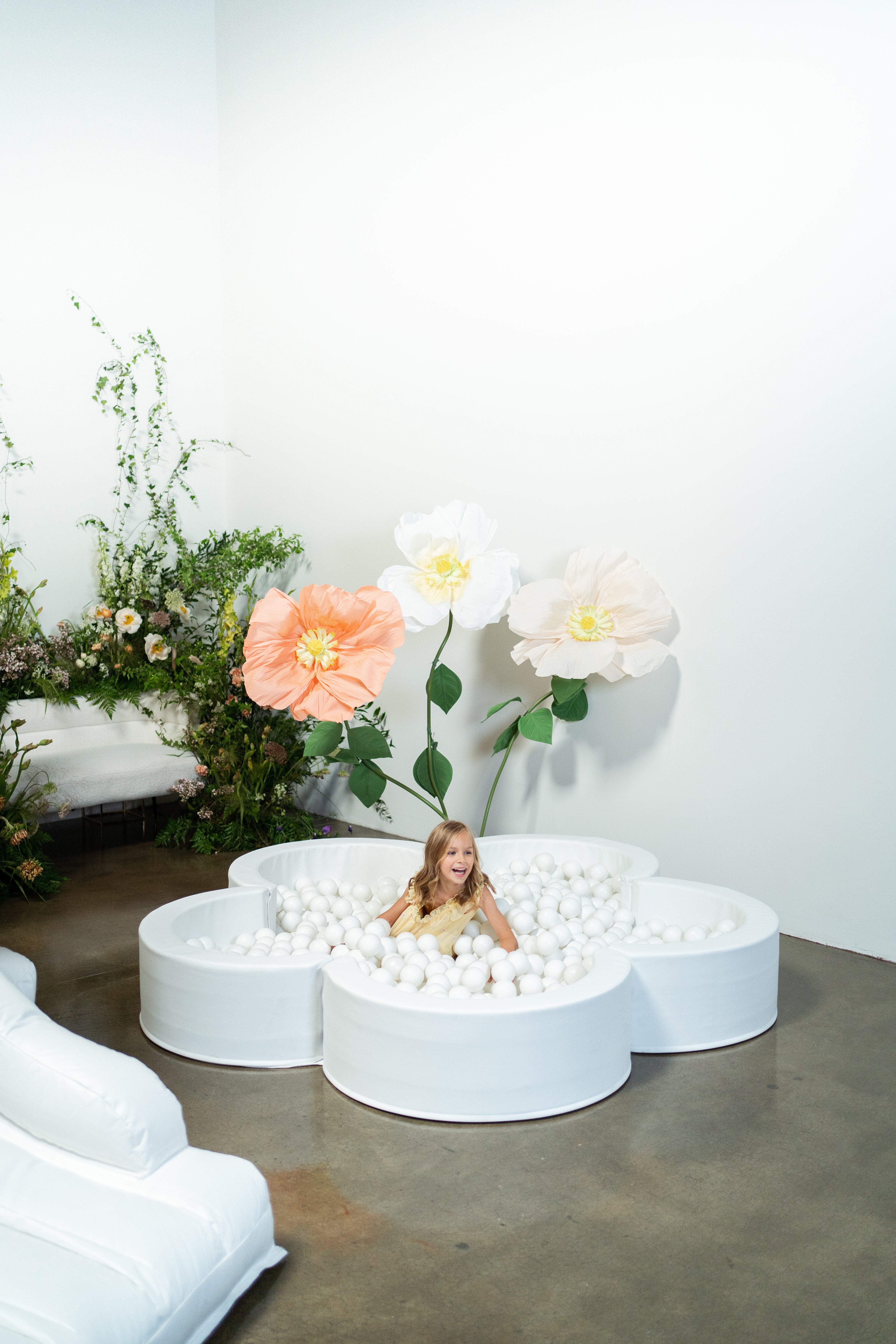 Mini Daisy Ball Pit Main image