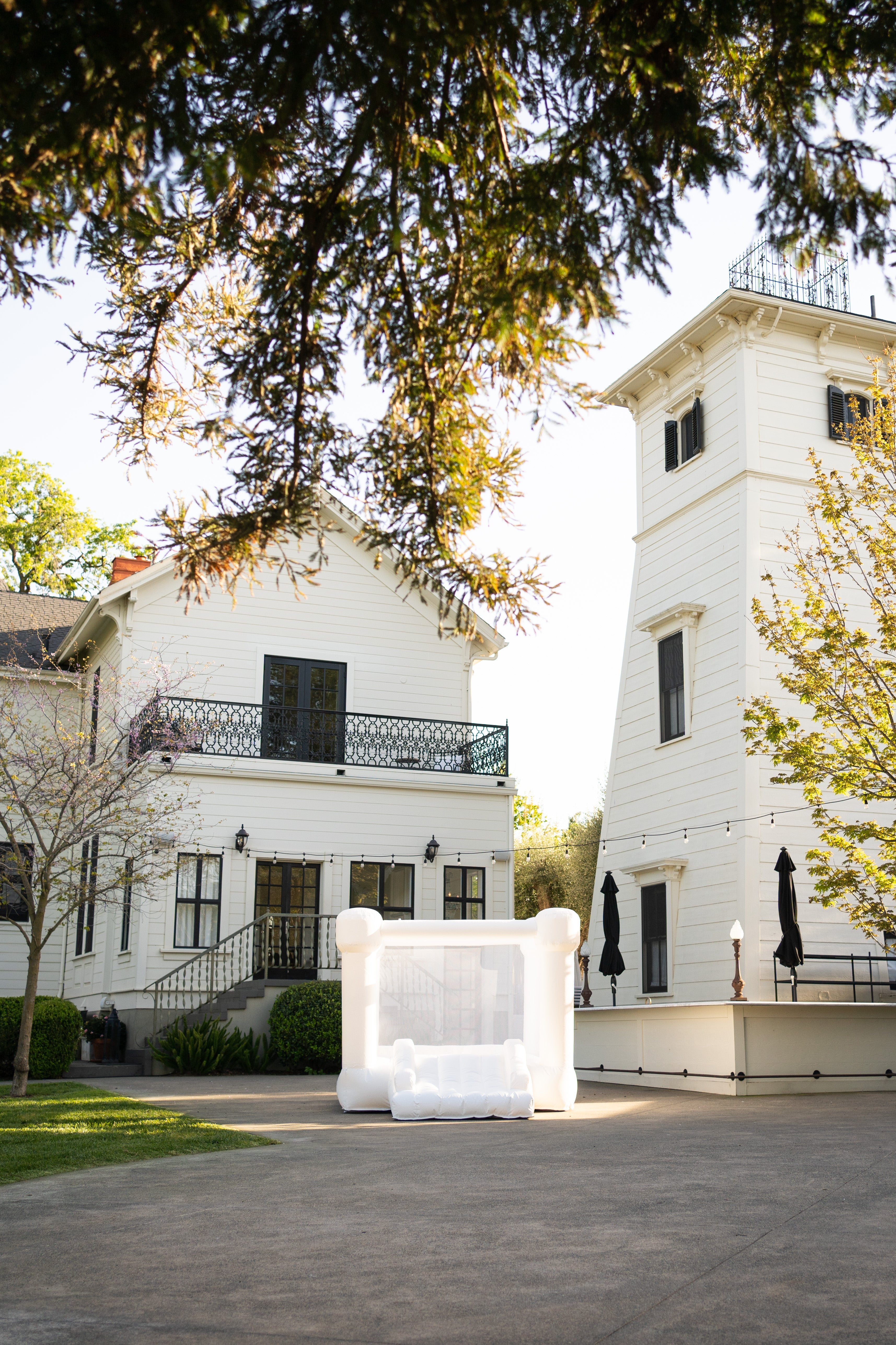 Mini Alex - White Bounce House with Flat Tops - Collectors World Toys