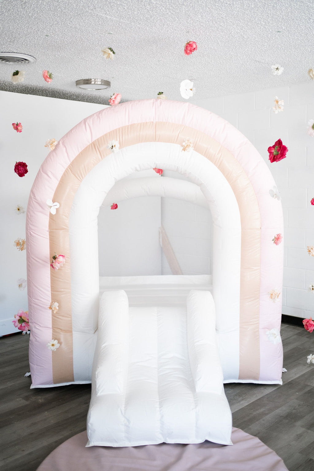 Mini Sherbet - Pink Rainbow Bounce House - Collectors World Toys