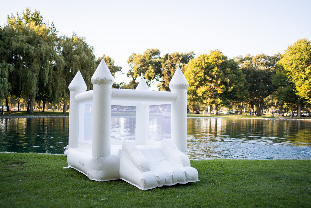 Mini Ava - White Bounce House with Cone Tops - Collectors World Toys