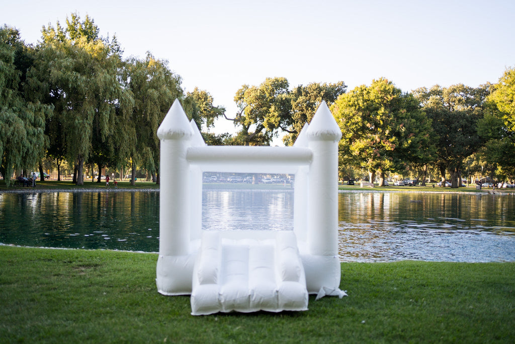 Mini Ava - White Bounce House with Cone Tops - Collectors World Toys