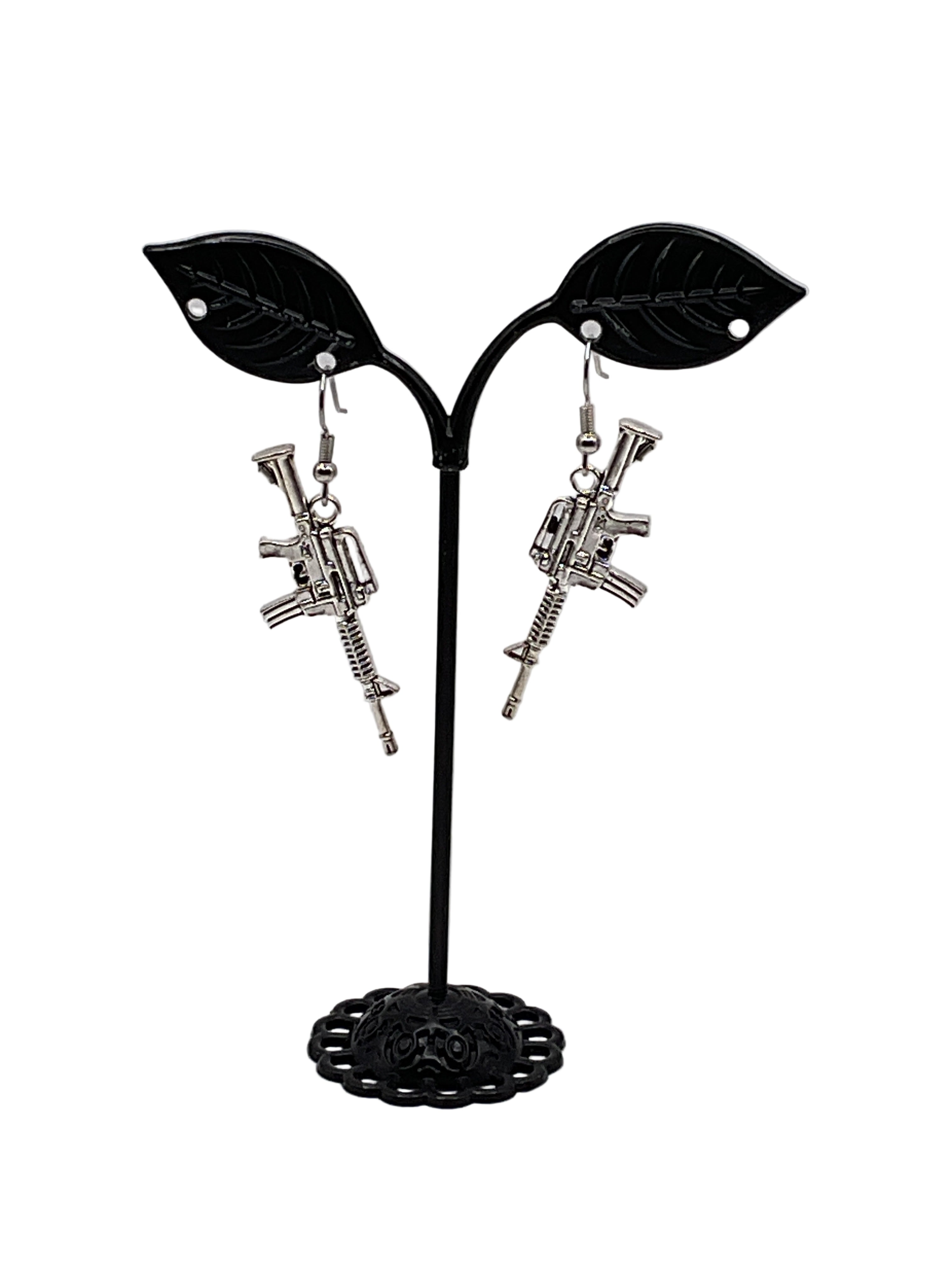 M16 earrings Main image