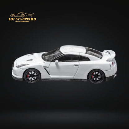 Focal Horizon Skyline GT-R R35 White With Openable Hood 1:64