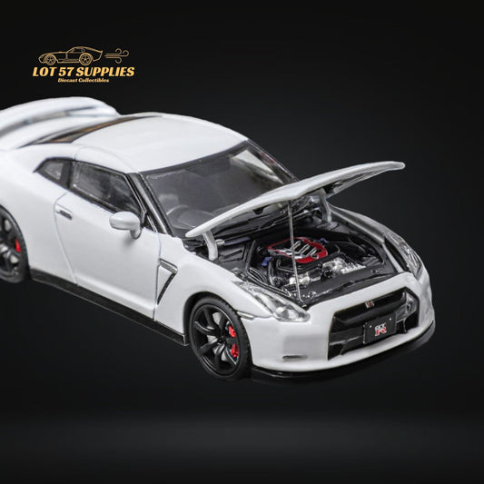 Focal Horizon Skyline GT-R R35 White With Openable Hood 1:64