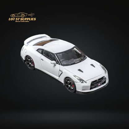 Focal Horizon Skyline GT-R R35 White With Openable Hood 1:64