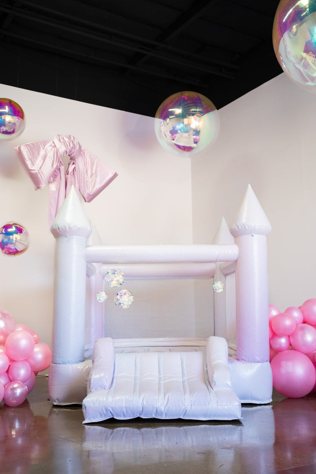 Mini Candy - Pink and Blue Tie Dye Bounce House - Collectors World Toys