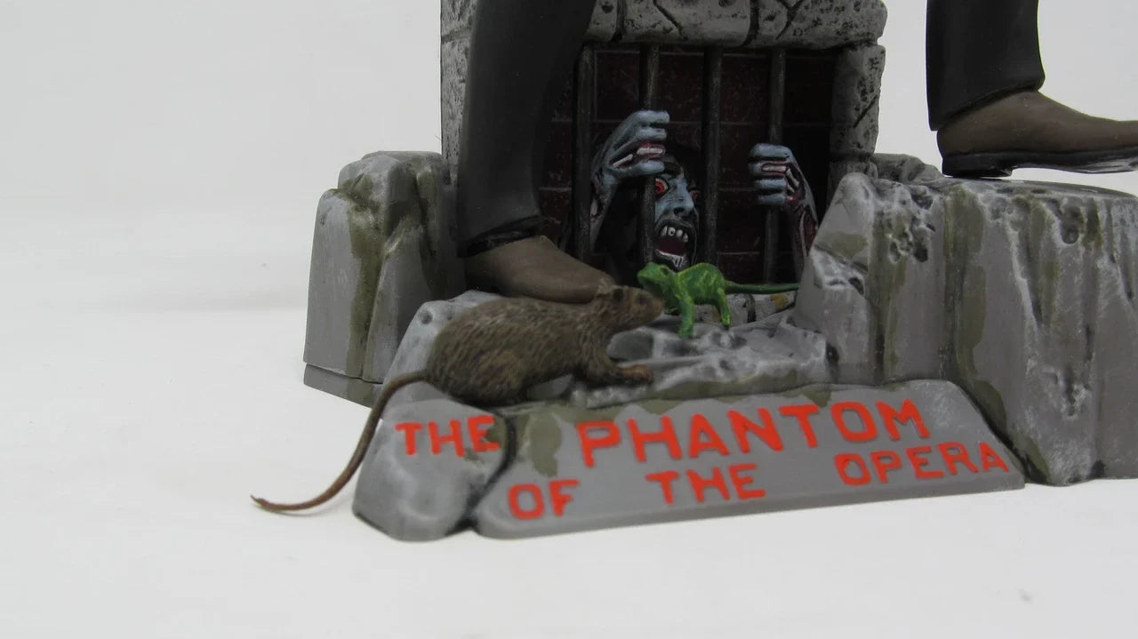 1/8 Lon Chaney Phantom of The Opera Glow Edition Plastic