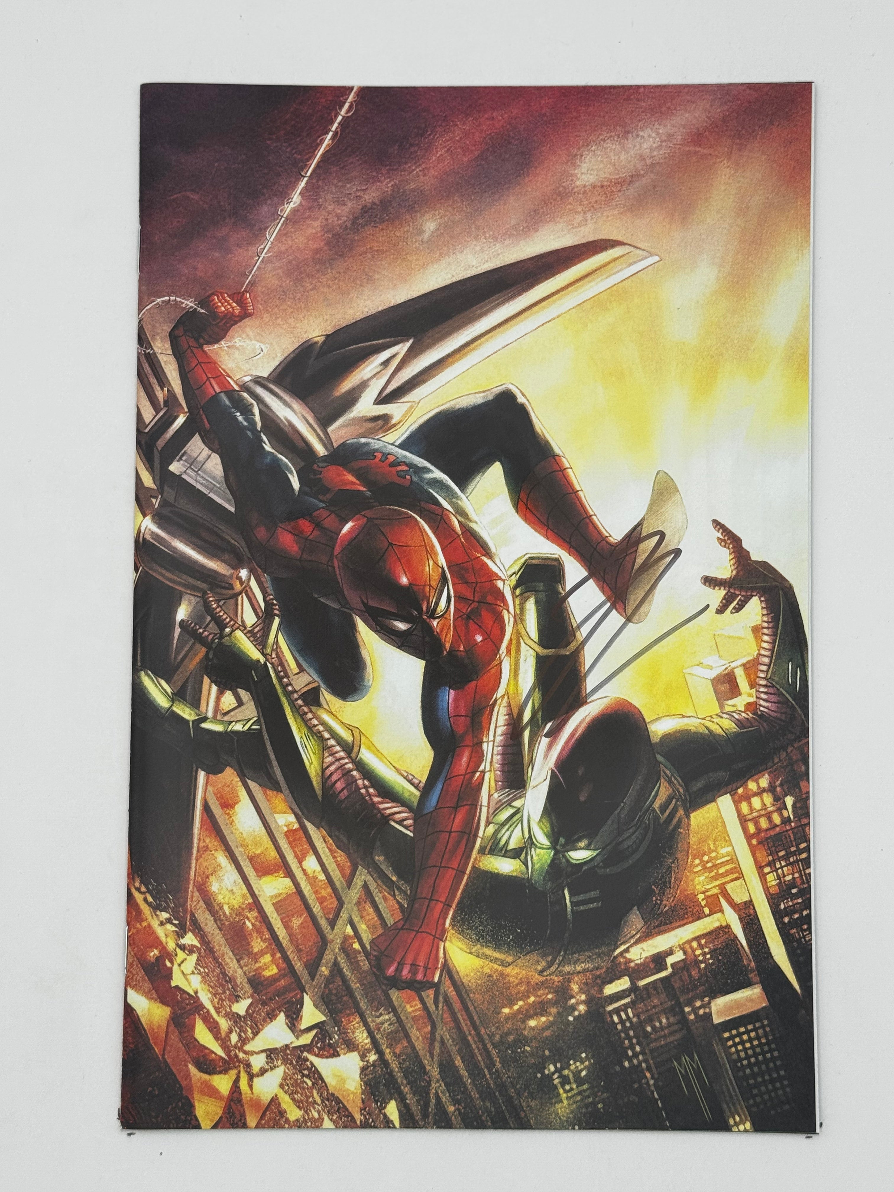 [Signed by Hickman] Ultimate Spider-Man #1 Virgin Unknown Comics Matrazzo Exclusive Var [INST] - Collectors World Toys Main image