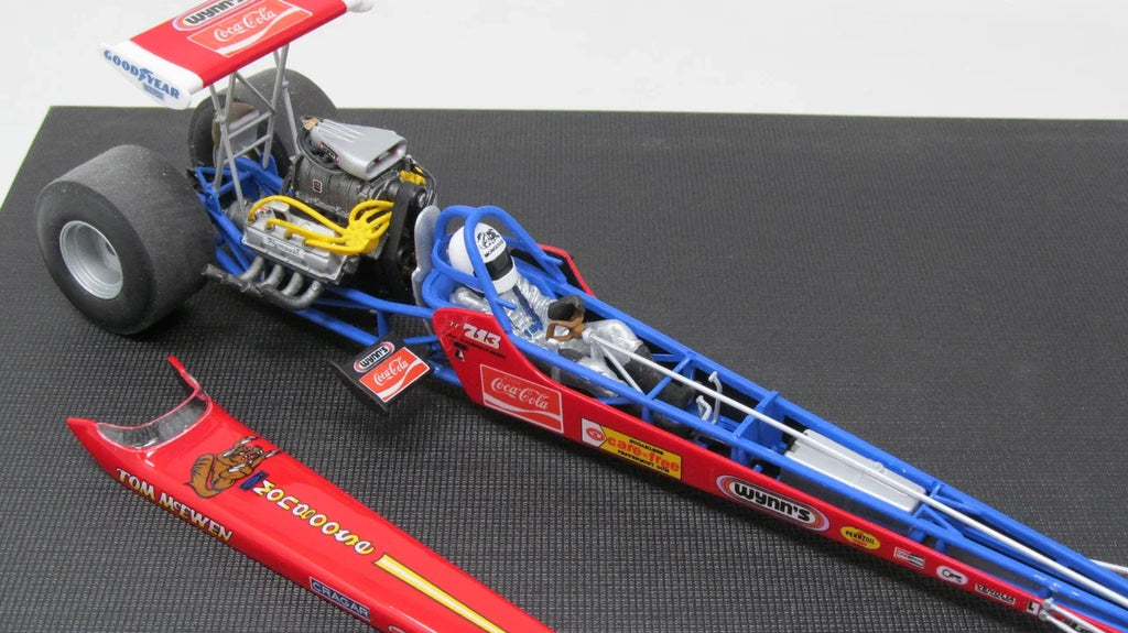 1:24 Tom "Mongoose" McEwen's Rear Engine Dragster with Christmas Tree Starting Light Plastic Model Kit