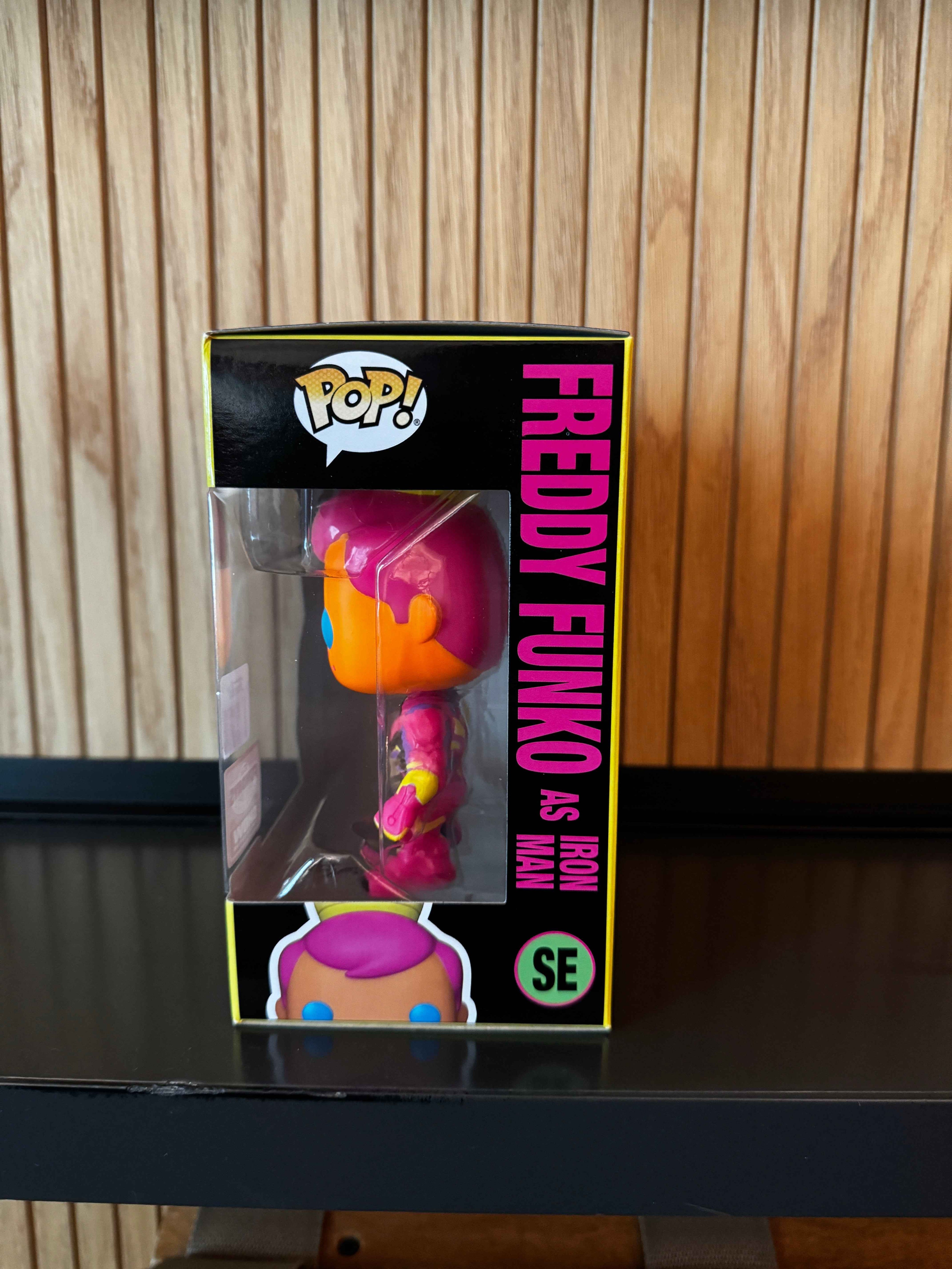 Funko Fundays Experience 2025: Pop! Originals MARVEL Freddy Funko as Iron Man (Blacklight) LE500
