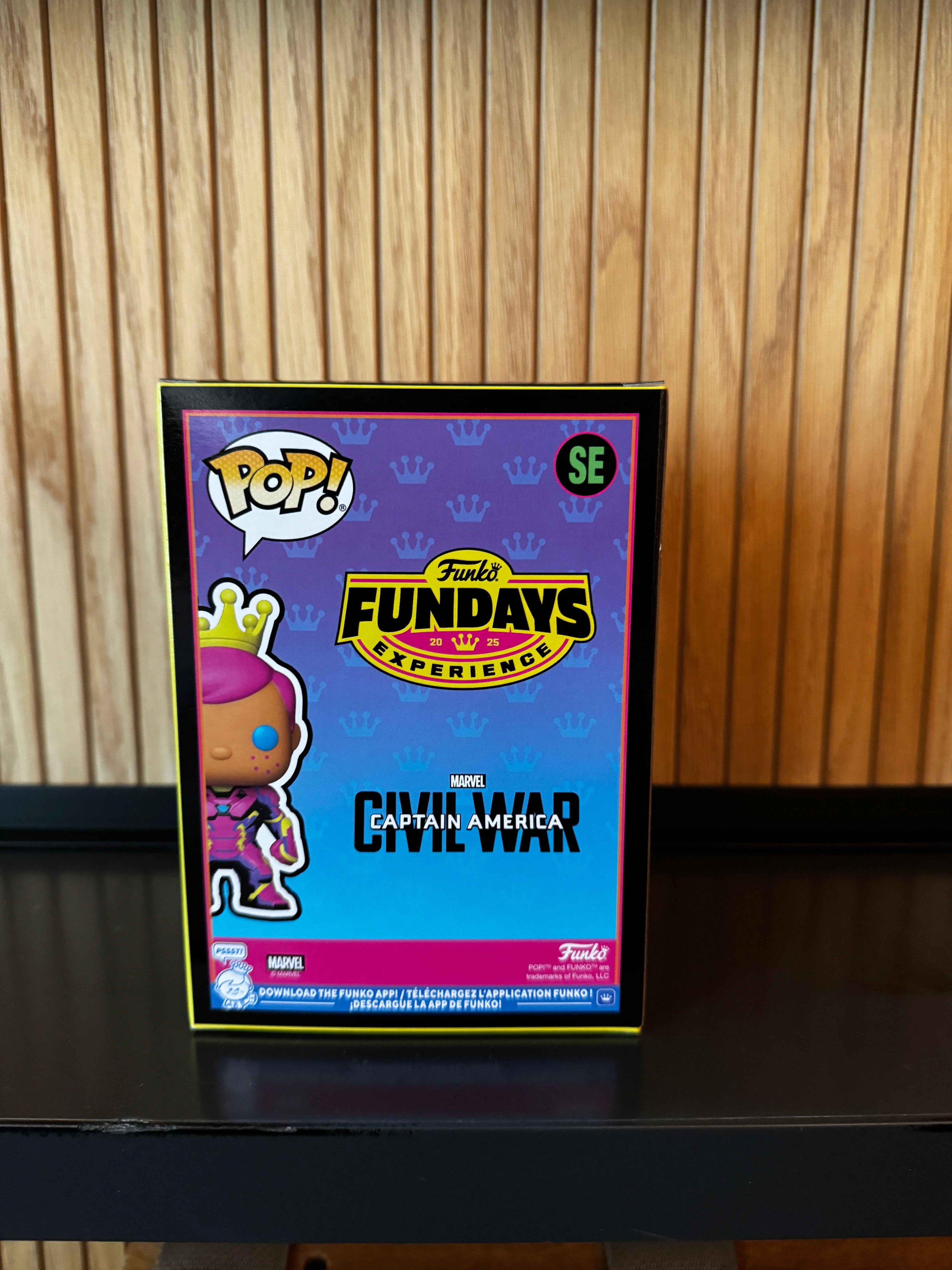 Funko Fundays Experience 2025: Pop! Originals MARVEL Freddy Funko as Iron Man (Blacklight) LE500