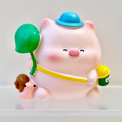 TOURIST PIGGY FIGURINE BLIND BOX (1 Blind Box)