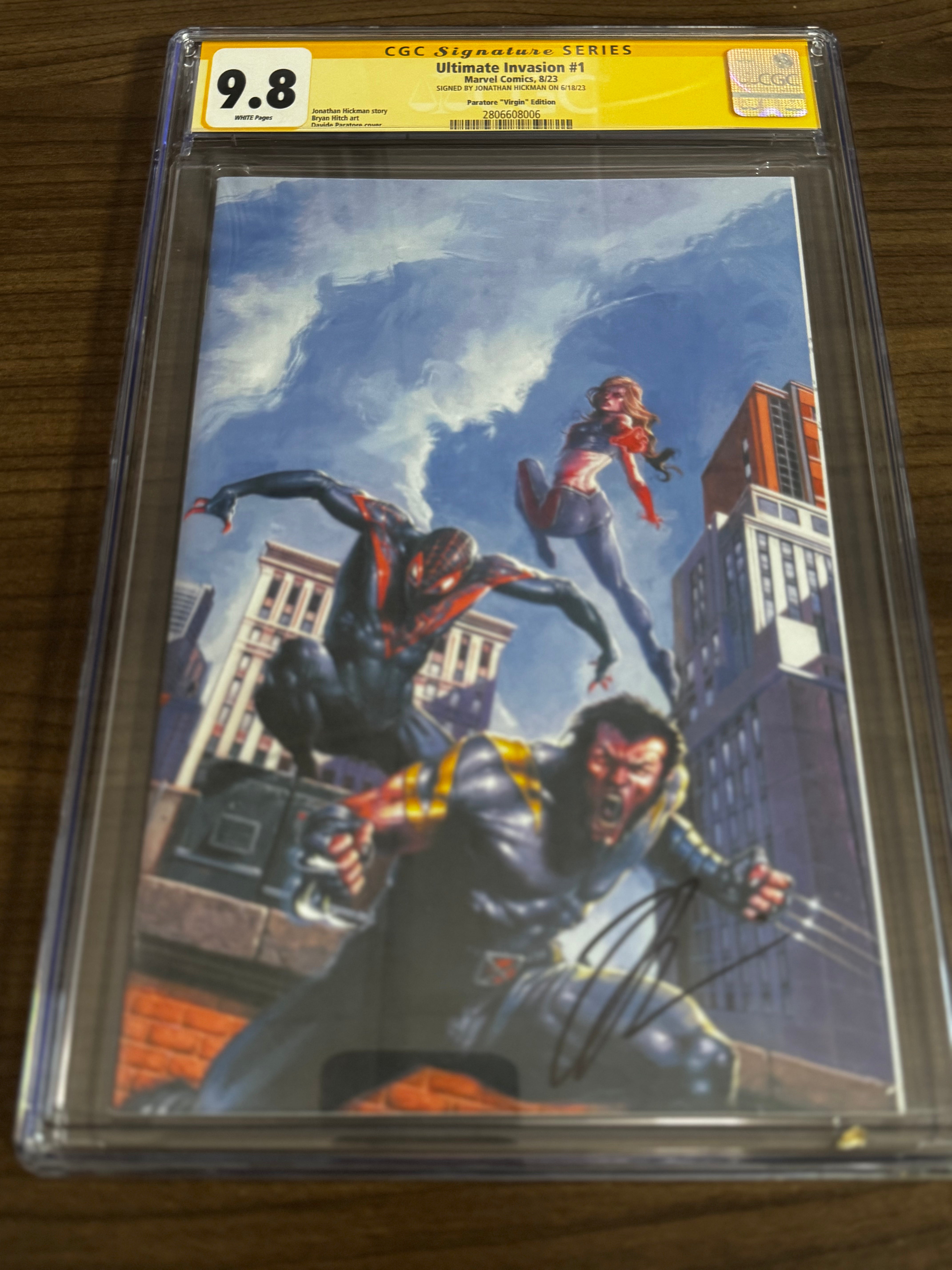 ULTIMATE INVASION #1 [SIGNED JONATHAN HICKMAN] DAVIDE PARATORE EXCLUSIVE VIRGIN VAR CGC 9.8 SS YELLOW LABEL [IN STOCK] Main image