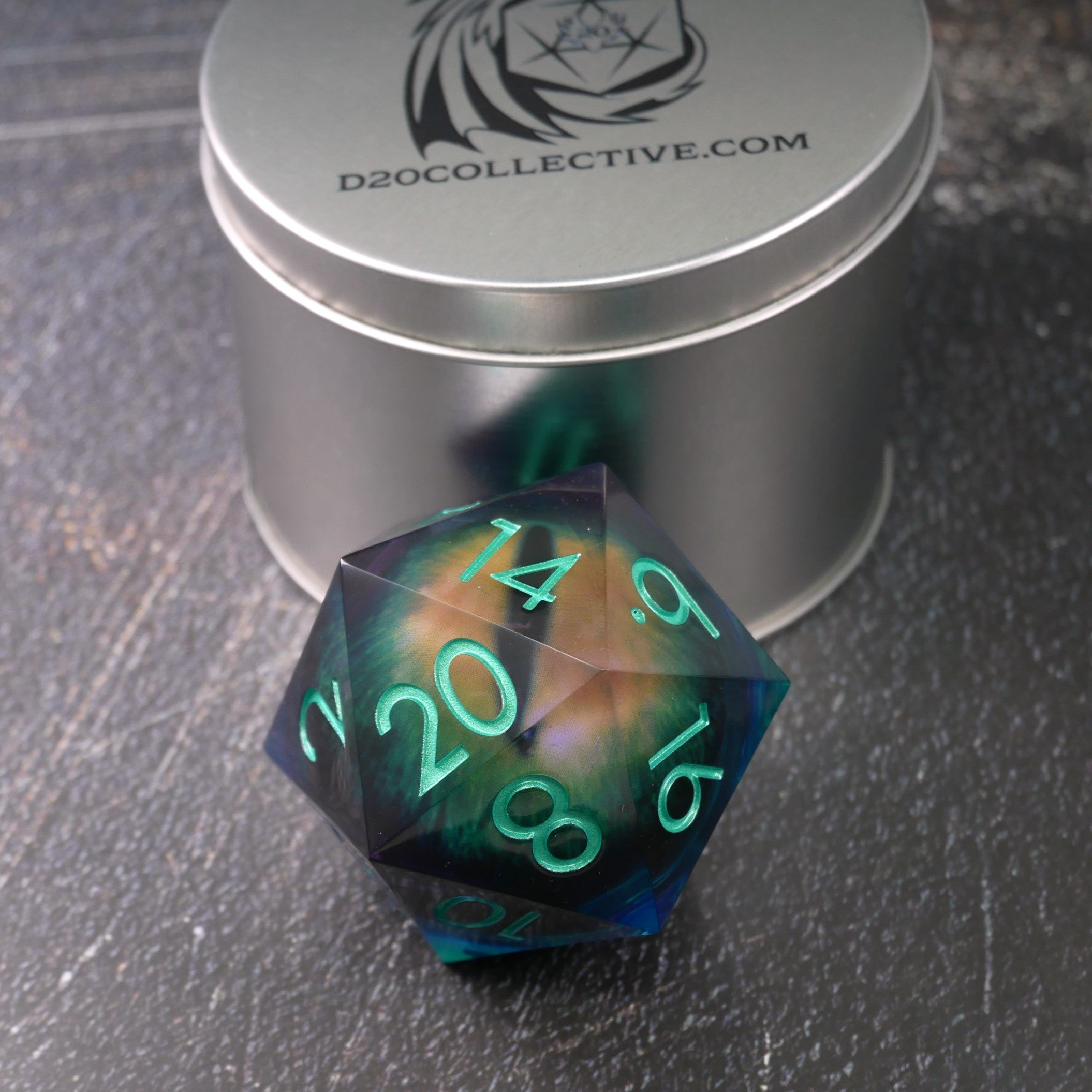 Remorhaz's Eye | Giant D20 Moving Eye DnD Dice | Acrylic RPG Gaming Dice - Collectors World Toys