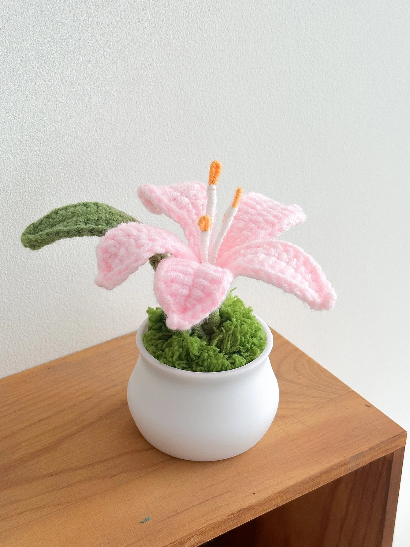 Flowers Hand-Knitted Lily Potted Delicate Crochet Woven Flowers Pot Mother's Day Gift