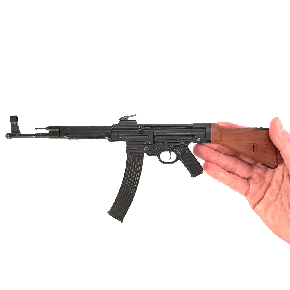 Miniature WW2 STG44 model Black
