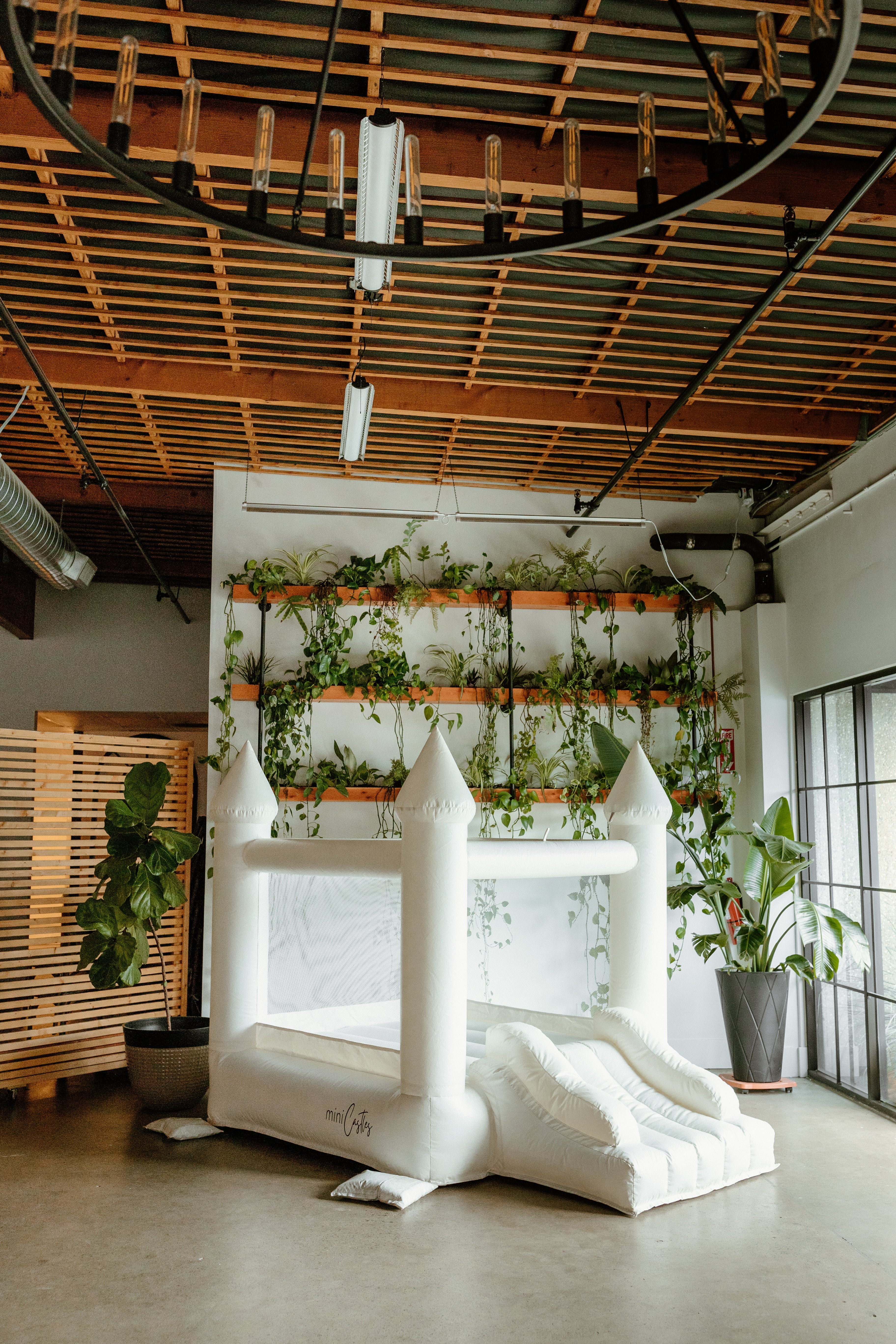 Mini Ava - White Bounce House with Cone Tops - Collectors World Toys