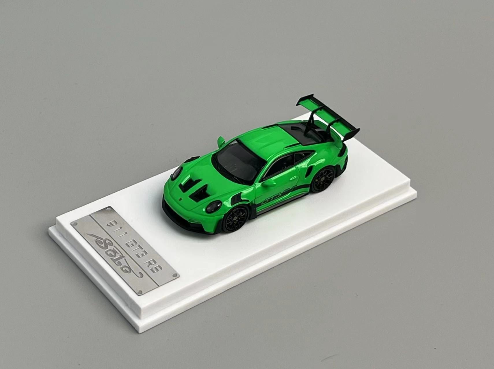 SOLO Porsche 911 992 GT3 RS Lizard Green 1:64 - Collectors World Toys
