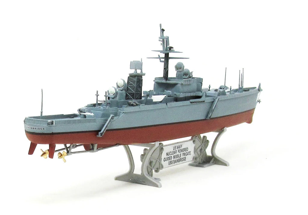 1:600 USS Bainbridge (CGN-25) Nuclear Powered Guided Missile Frigate with Trading Card