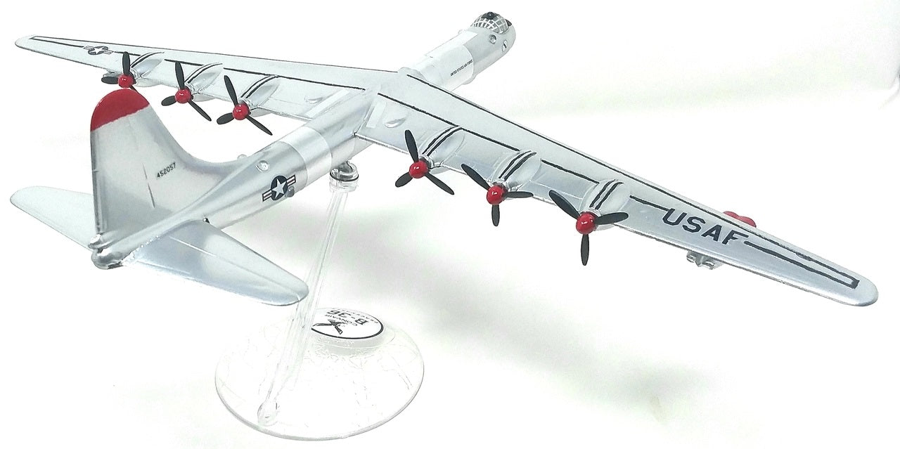 1:184 B-36 Peacemaker Bomber United States Air Force (USAF) with Swivel Stand Plastic Model Kit