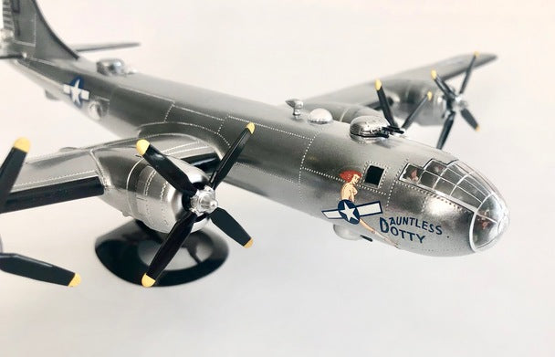 1:120 Boeing B-29 Superfortress with Swivel Stand